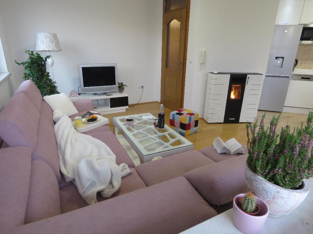 Winter Iris Apartment คูเปรส ภายนอก รูปภาพ